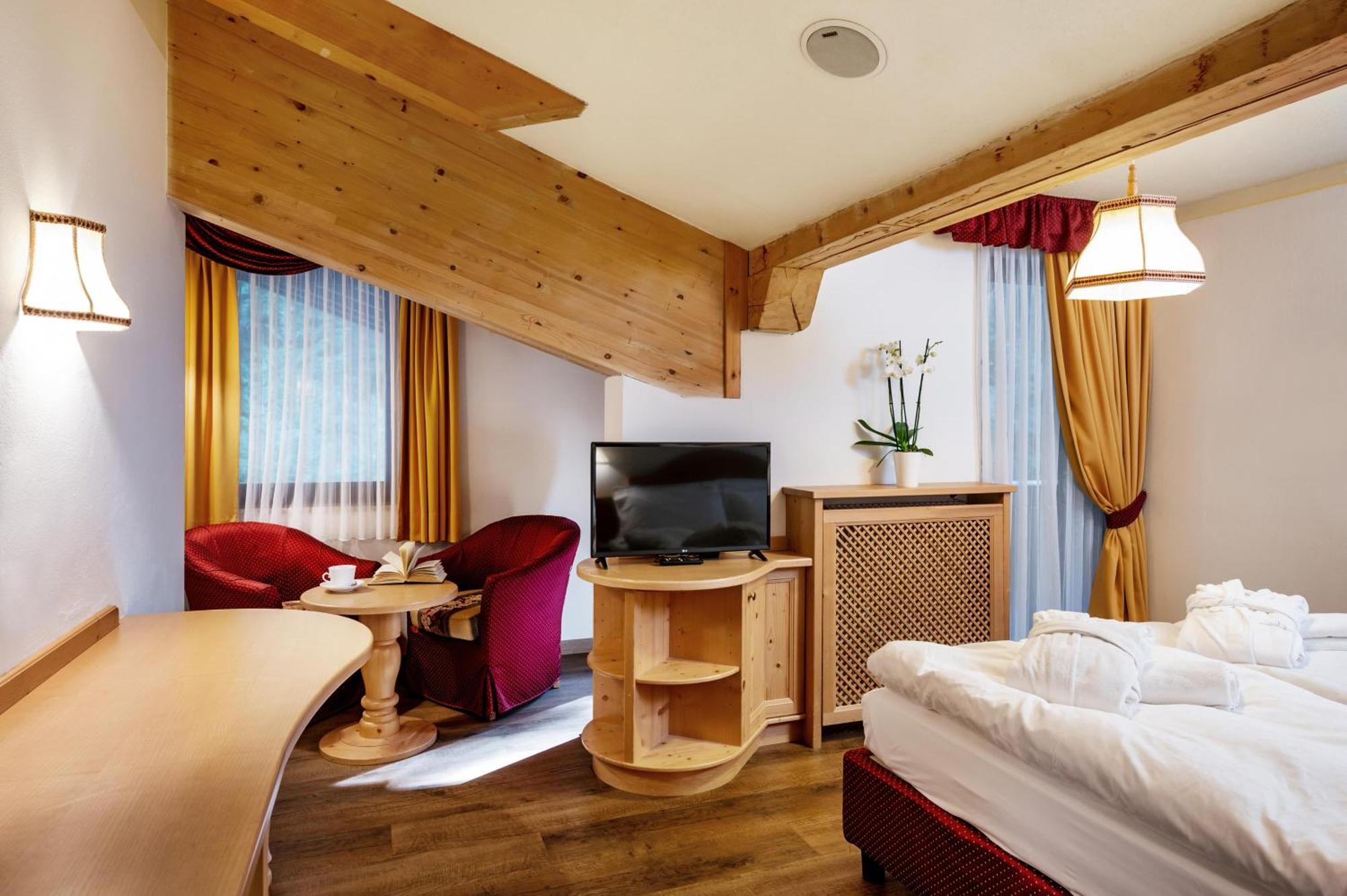 Hotel Terme Antico Bagno Pozza di Fassa Quarto foto